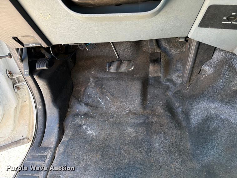 image for item DV7338 2015 Ford F250 Super Duty Ext. Cab utility bed pickup truck