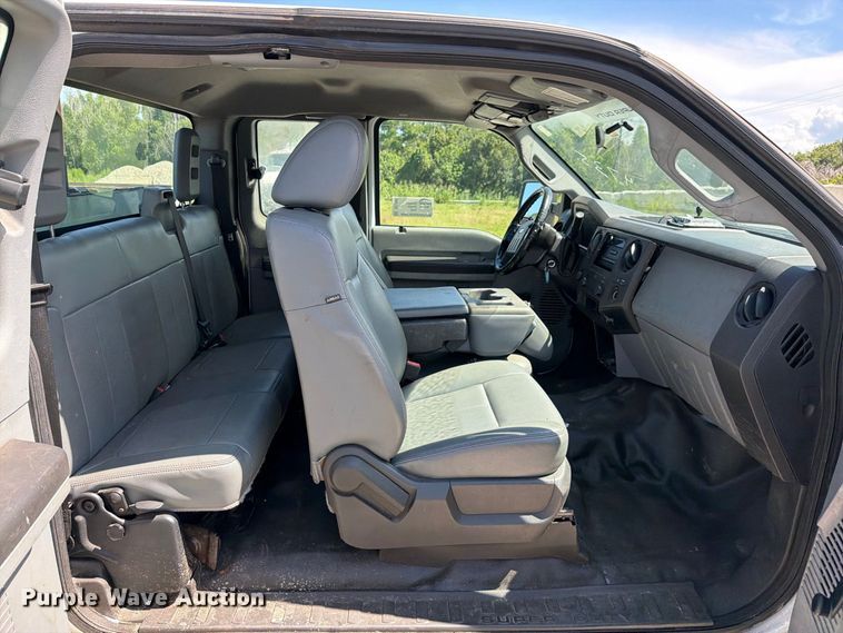 image for item DV7338 2015 Ford F250 Super Duty Ext. Cab utility bed pickup truck