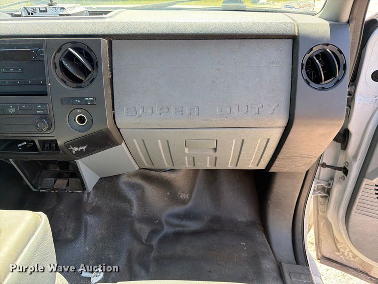 image for item DV7338 2015 Ford F250 Super Duty Ext. Cab utility bed pickup truck