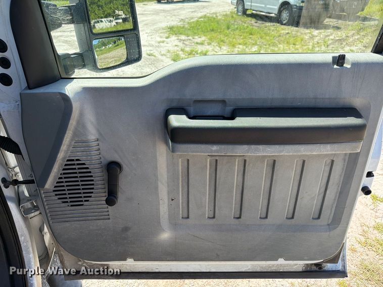 image for item DV7338 2015 Ford F250 Super Duty Ext. Cab utility bed pickup truck