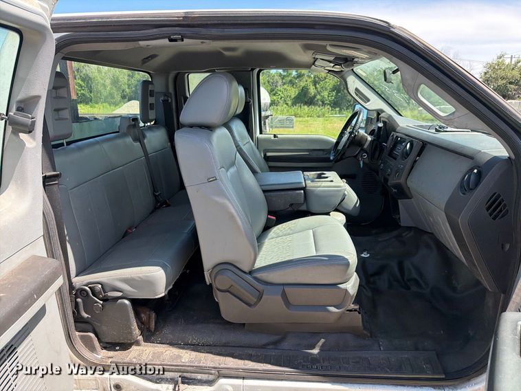 image for item DV7338 2015 Ford F250 Super Duty Ext. Cab utility bed pickup truck