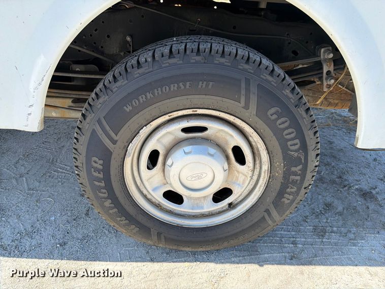 image for item DV7338 2015 Ford F250 Super Duty Ext. Cab utility bed pickup truck