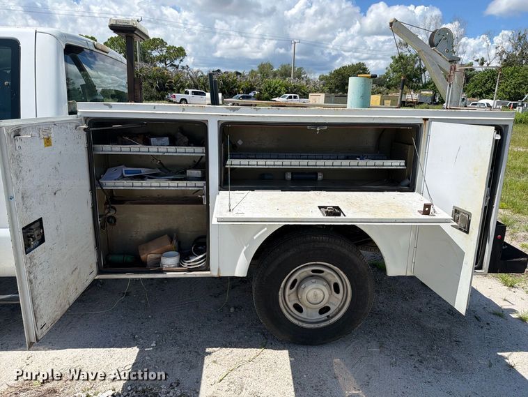 image for item DV7339 2015 Ford F250 Super Duty Ext. Cab utility bed pickup truck
