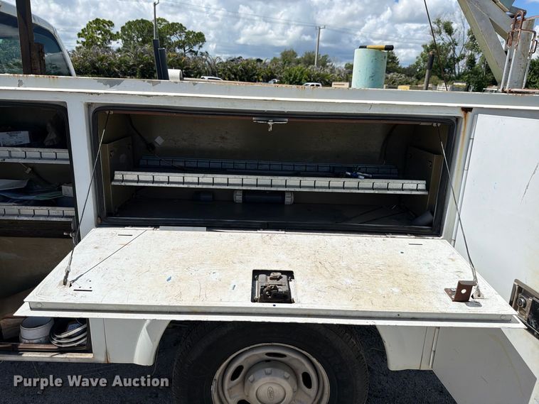 image for item DV7339 2015 Ford F250 Super Duty Ext. Cab utility bed pickup truck