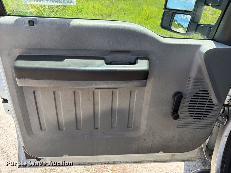 image for item DV7339 2015 Ford F250 Super Duty Ext. Cab utility bed pickup truck