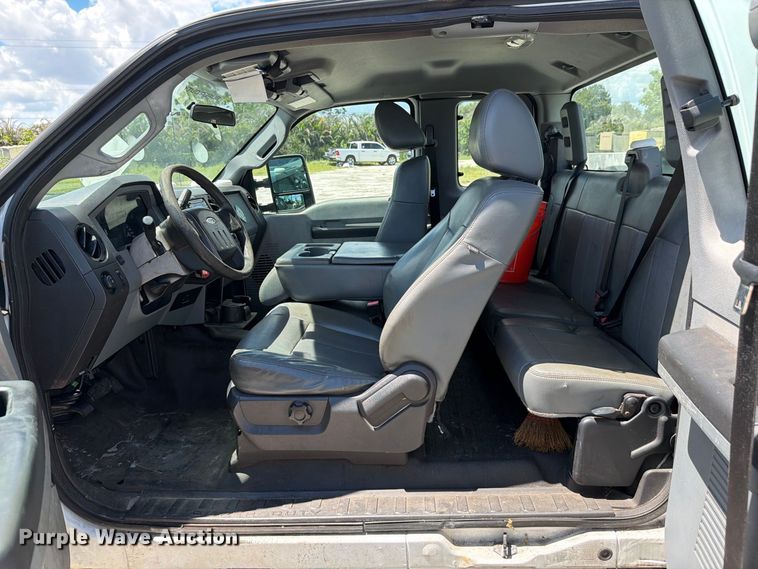 image for item DV7339 2015 Ford F250 Super Duty Ext. Cab utility bed pickup truck