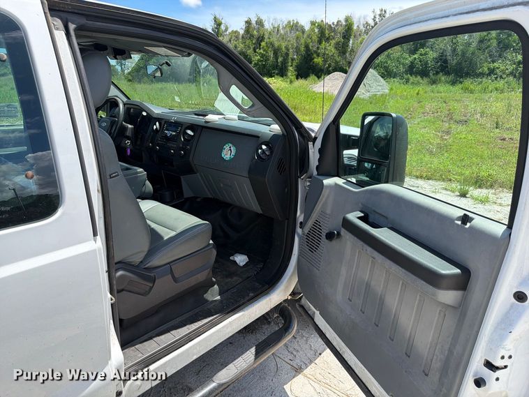image for item DV7339 2015 Ford F250 Super Duty Ext. Cab utility bed pickup truck