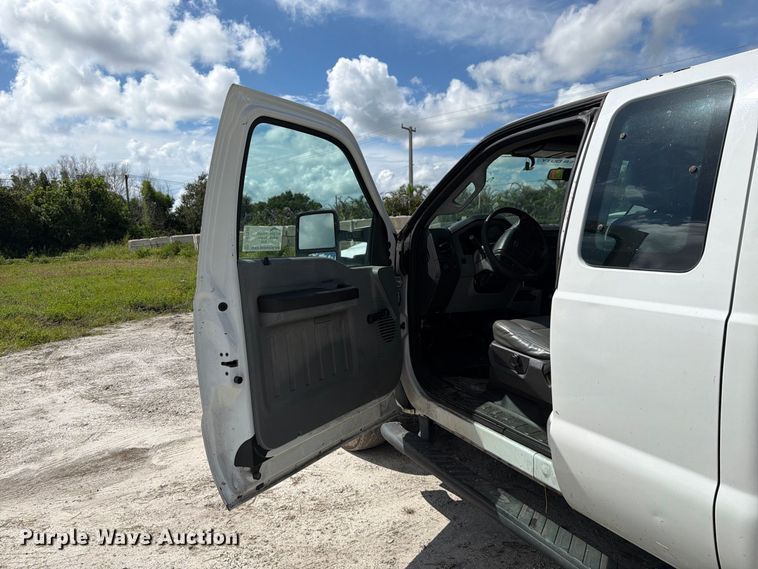 image for item DV7340 2015 Ford F250 Super Duty Ext. Cab pickup truck
