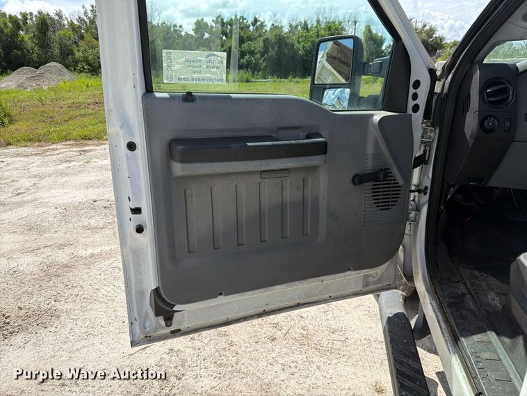 image for item DV7340 2015 Ford F250 Super Duty Ext. Cab pickup truck
