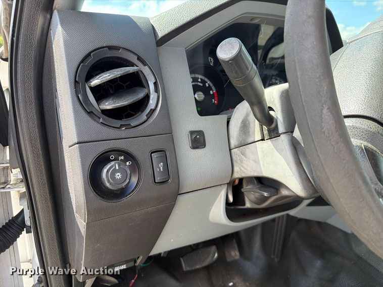 image for item DV7340 2015 Ford F250 Super Duty Ext. Cab pickup truck