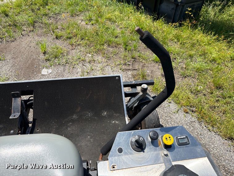 image for item DV7345 2013 Dixie Chopper Classic 3372HP ZTR lawn mower