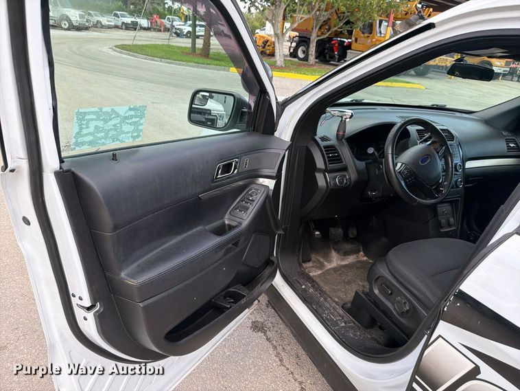 image for item DV7353 2017 Ford Explorer Police SUV