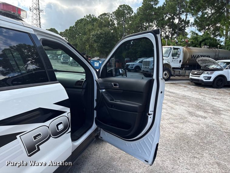 image for item DV7355 2017 Ford Explorer Police SUV