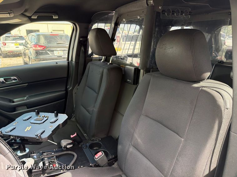 image for item DV7356 2016 Ford Explorer Police SUV