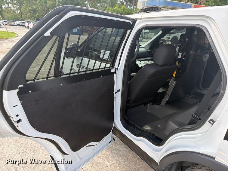 image for item DV7357 2017 Ford Explorer Police SUV