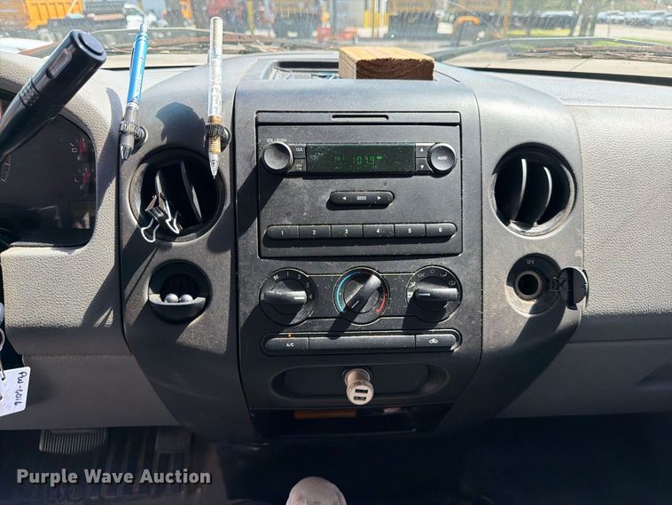 image for item DV7364 2005 Ford F-150 Ext. Cab pickup truck