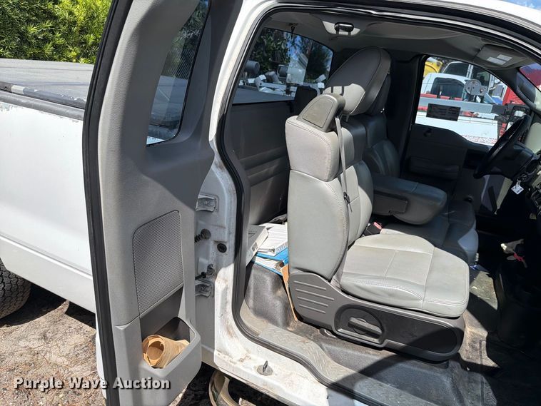 image for item DV7364 2005 Ford F-150 Ext. Cab pickup truck