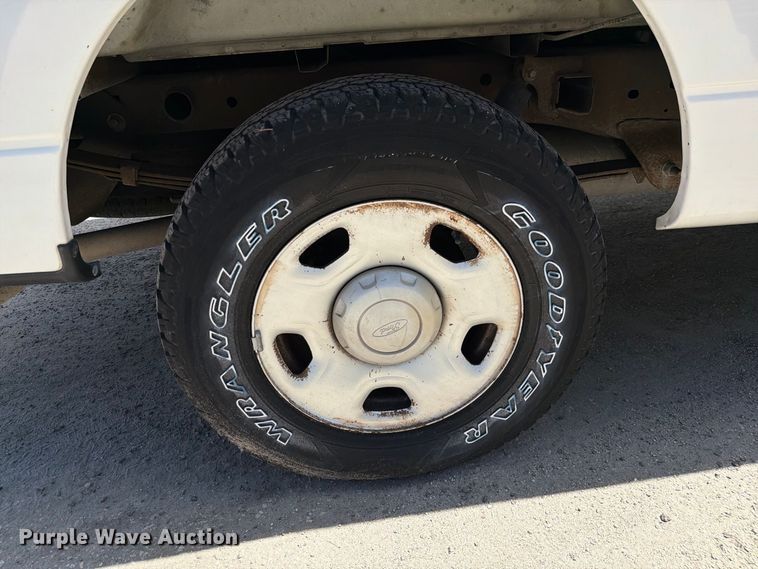 image for item DV7364 2005 Ford F-150 Ext. Cab pickup truck