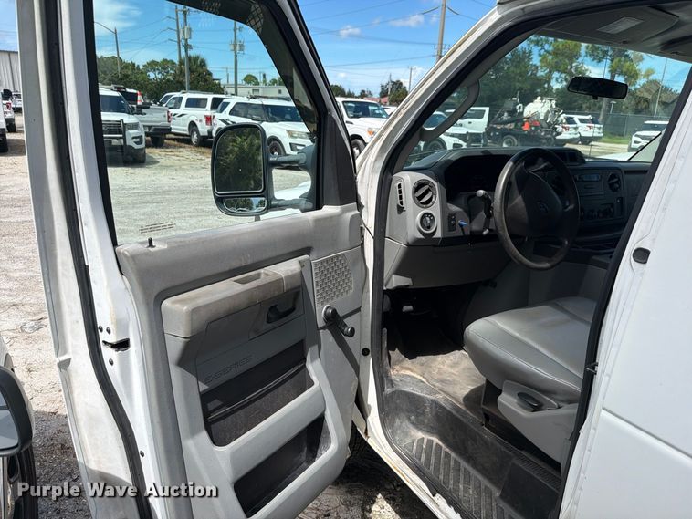 image for item DV7365 2012 Ford E-250 van