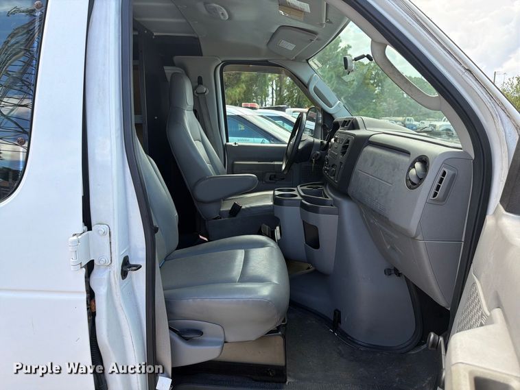 image for item DV7365 2012 Ford E-250 van
