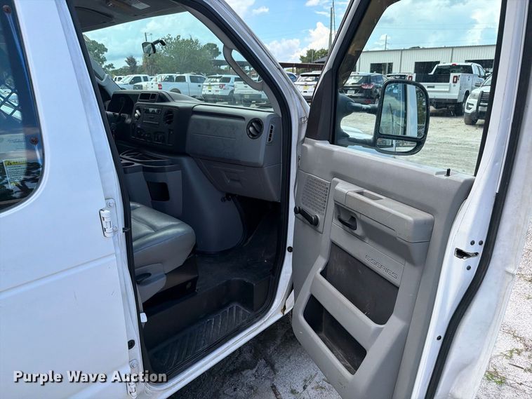image for item DV7365 2012 Ford E-250 van