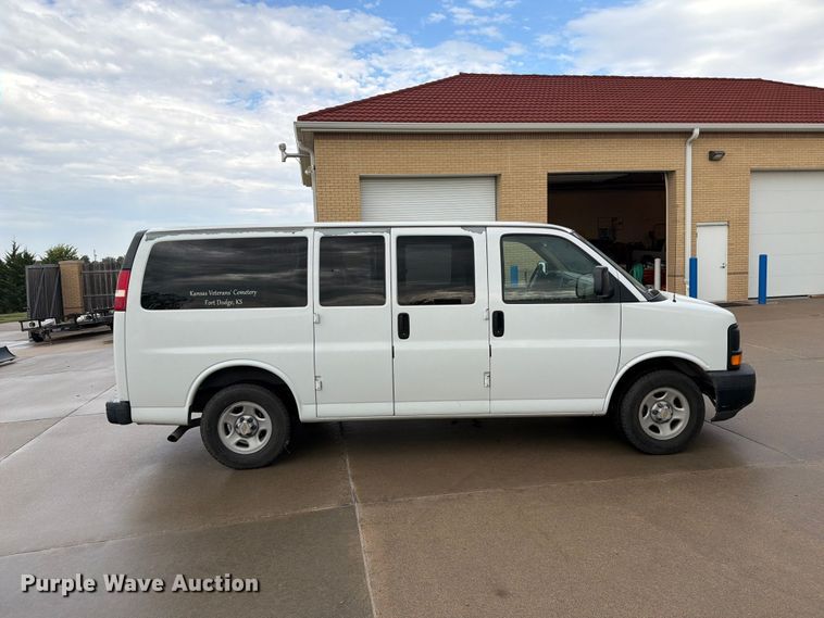 image for item DY3411 2003 Chevrolet Express 1500 van