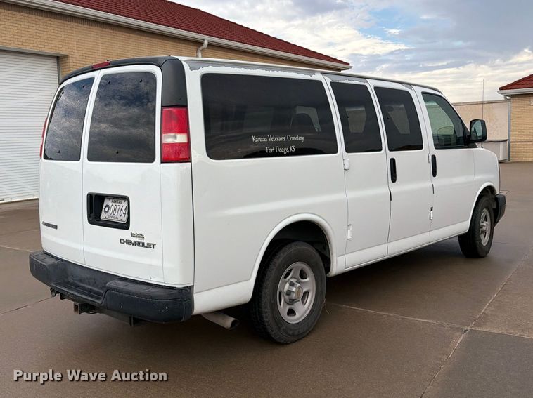 image for item DY3411 2003 Chevrolet Express 1500 van