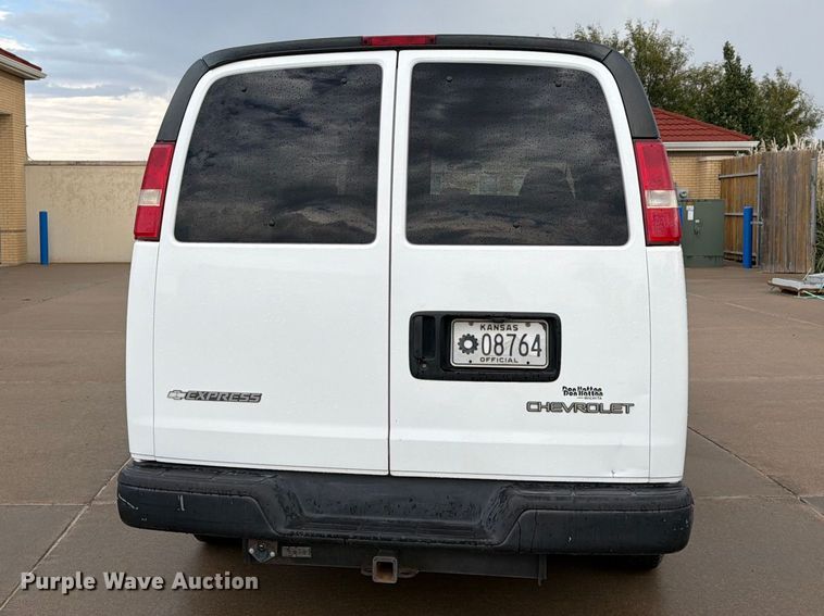 image for item DY3411 2003 Chevrolet Express 1500 van