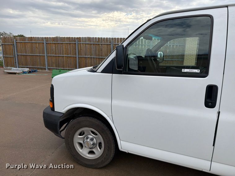image for item DY3411 2003 Chevrolet Express 1500 van