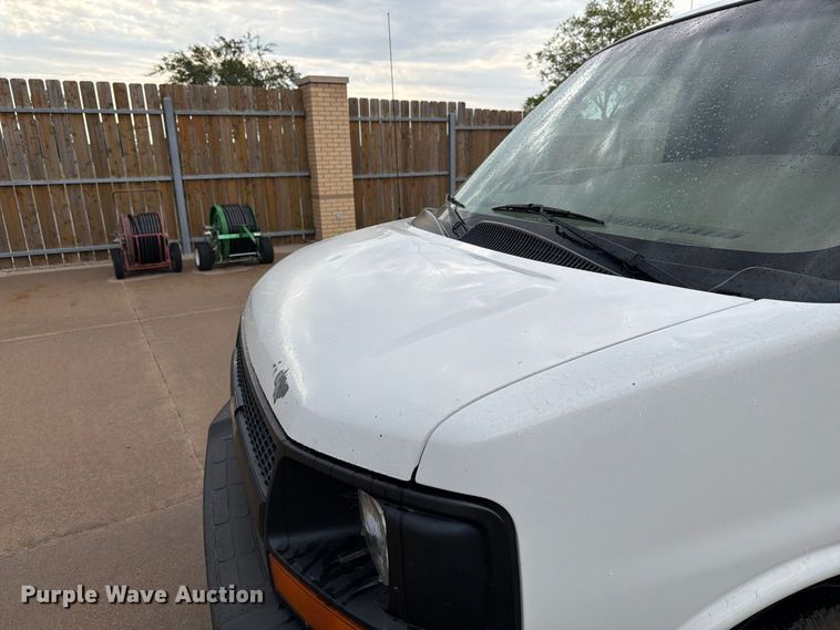 image for item DY3411 2003 Chevrolet Express 1500 van