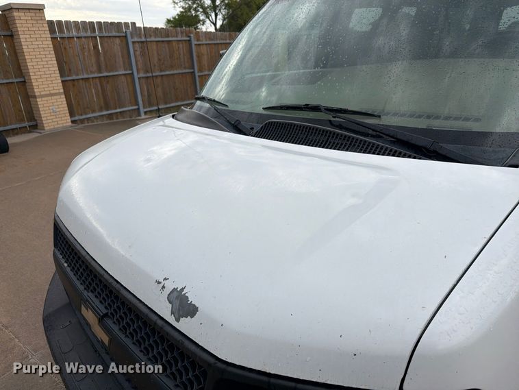 image for item DY3411 2003 Chevrolet Express 1500 van