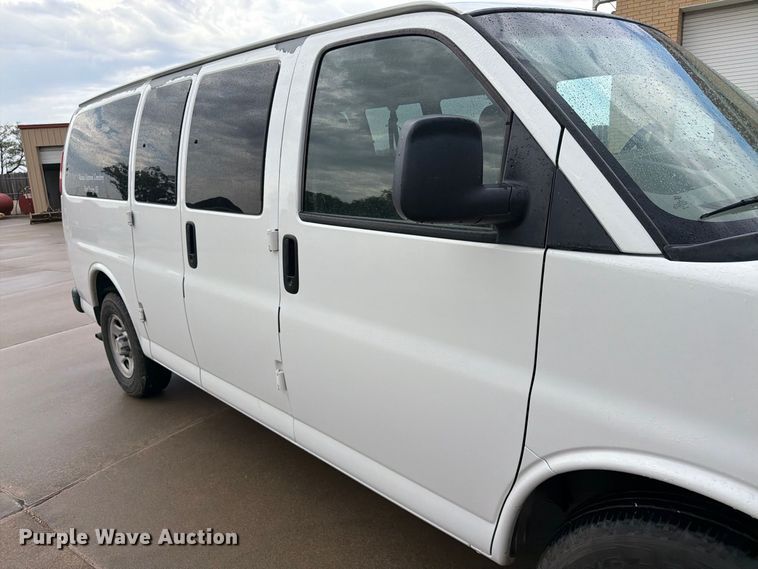 image for item DY3411 2003 Chevrolet Express 1500 van