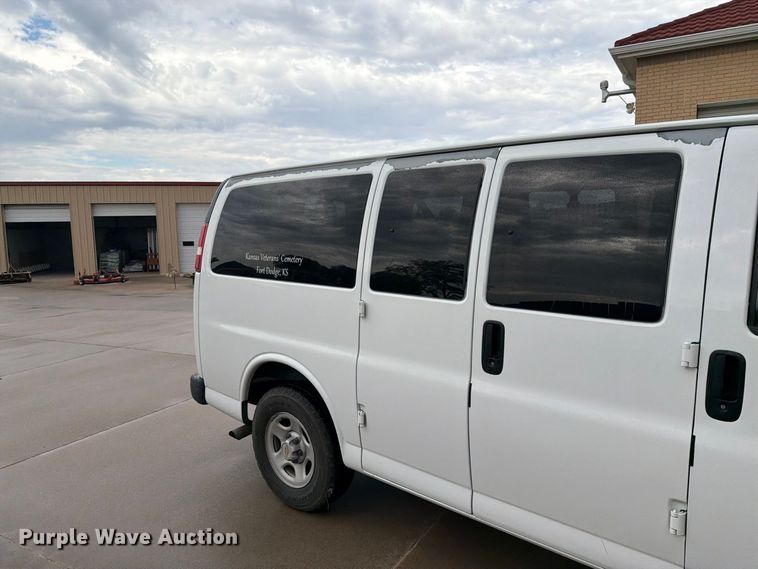 image for item DY3411 2003 Chevrolet Express 1500 van