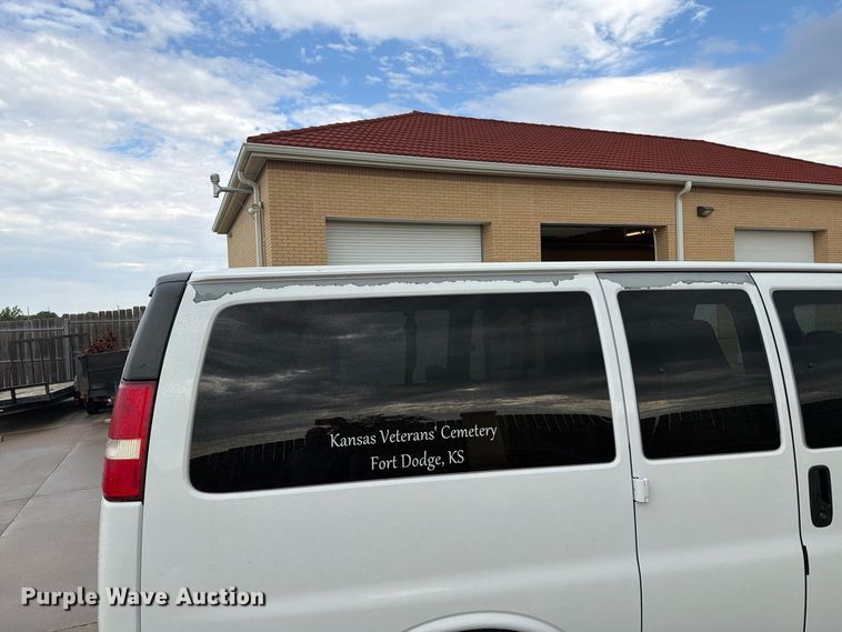 image for item DY3411 2003 Chevrolet Express 1500 van