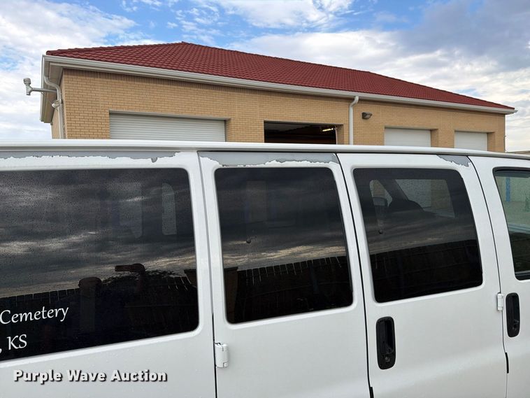 image for item DY3411 2003 Chevrolet Express 1500 van