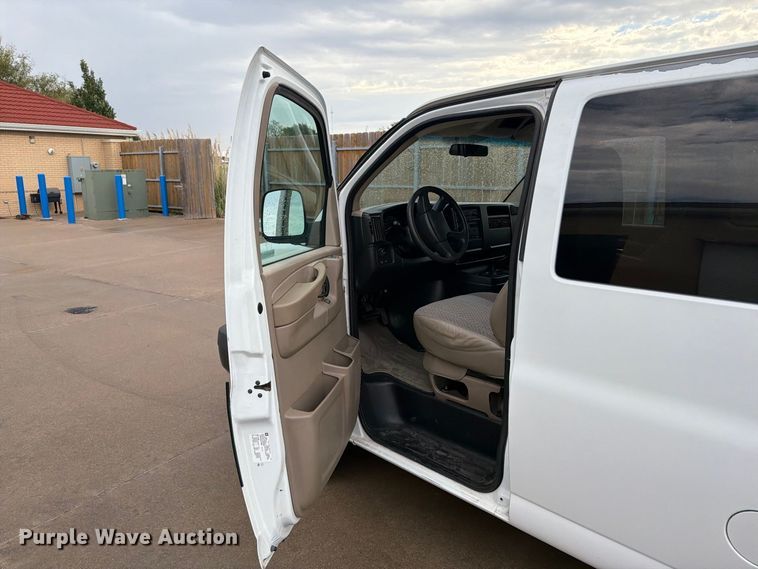 image for item DY3411 2003 Chevrolet Express 1500 van
