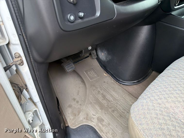 image for item DY3411 2003 Chevrolet Express 1500 van