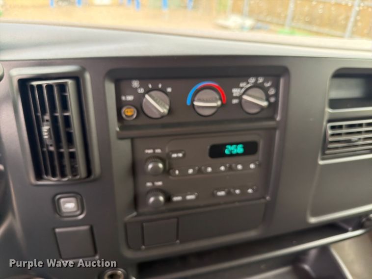 image for item DY3411 2003 Chevrolet Express 1500 van