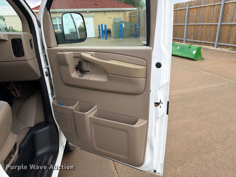 image for item DY3411 2003 Chevrolet Express 1500 van