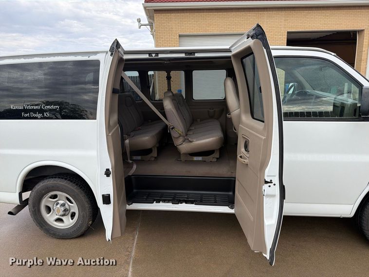 image for item DY3411 2003 Chevrolet Express 1500 van