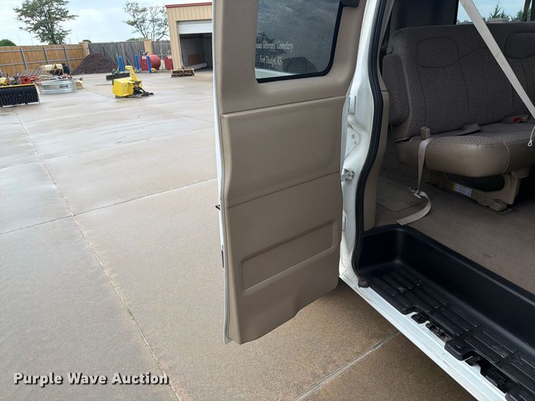 image for item DY3411 2003 Chevrolet Express 1500 van