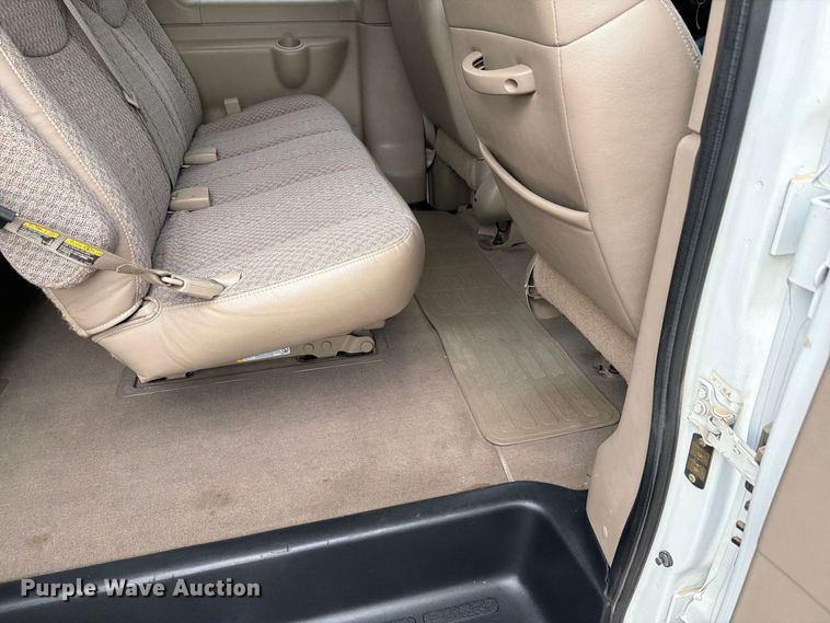 image for item DY3411 2003 Chevrolet Express 1500 van