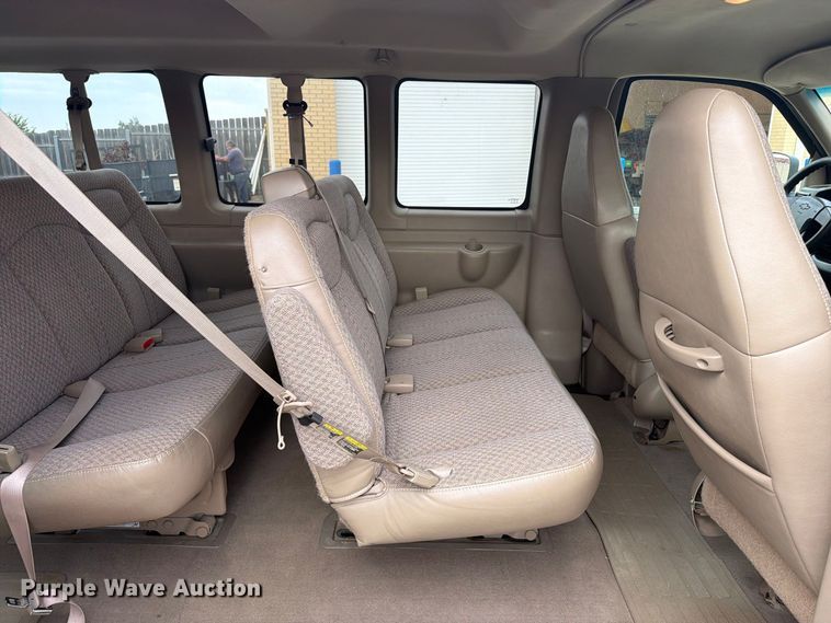 image for item DY3411 2003 Chevrolet Express 1500 van