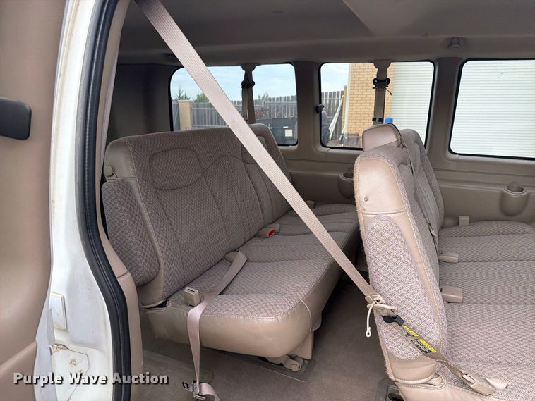 image for item DY3411 2003 Chevrolet Express 1500 van