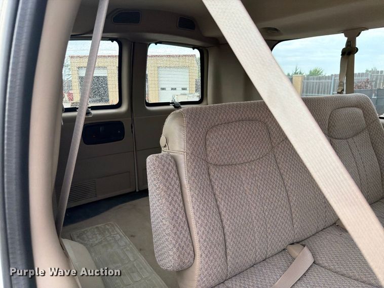 image for item DY3411 2003 Chevrolet Express 1500 van