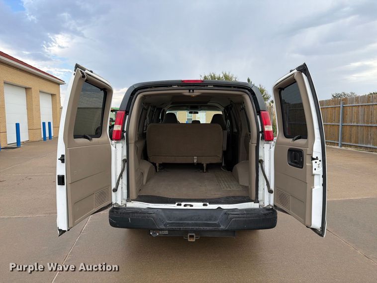 image for item DY3411 2003 Chevrolet Express 1500 van