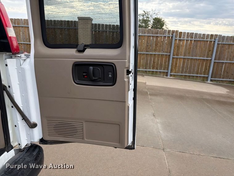 image for item DY3411 2003 Chevrolet Express 1500 van