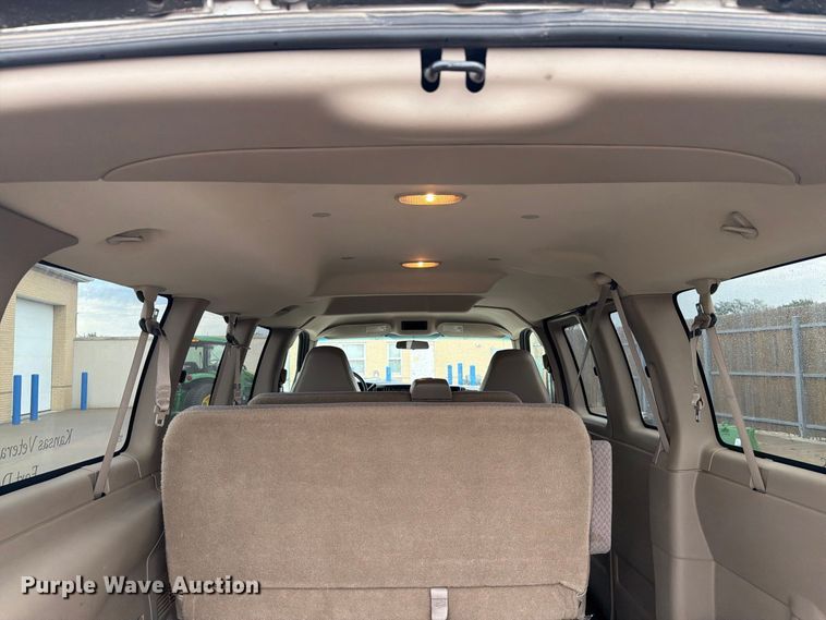 image for item DY3411 2003 Chevrolet Express 1500 van