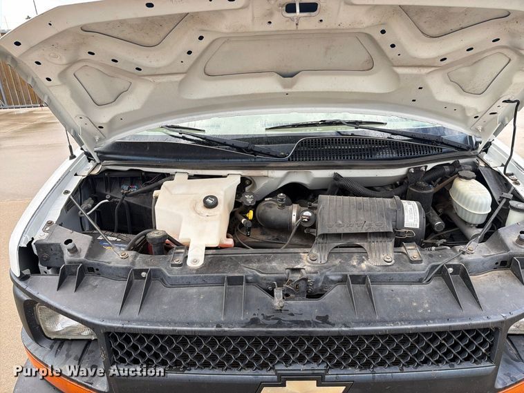 image for item DY3411 2003 Chevrolet Express 1500 van