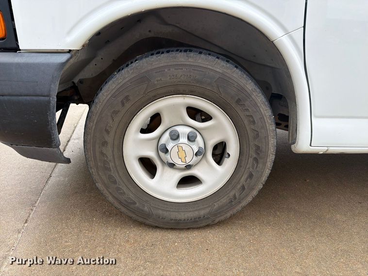 image for item DY3411 2003 Chevrolet Express 1500 van